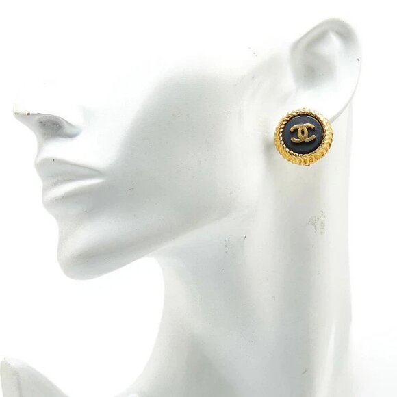 CHANEL CC Logos Black Round Clip-On Earrings Gold Tone 95A Auth w/Box #04215 - Picture 2 of 5